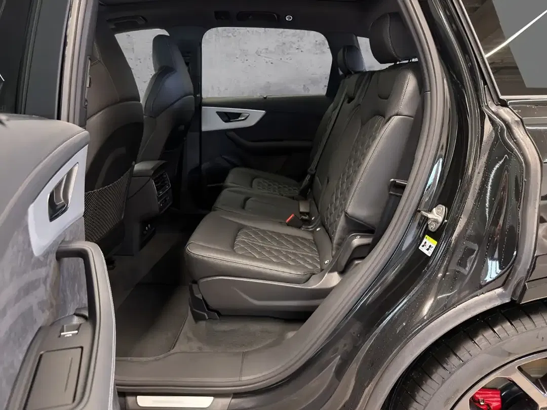 Audi Q7 - Thumbnail 10