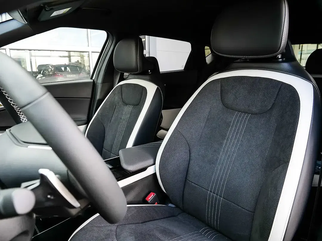 Kia EV6 - Thumbnail 12