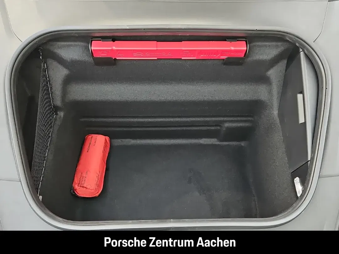 Porsche 992 - Thumbnail 9