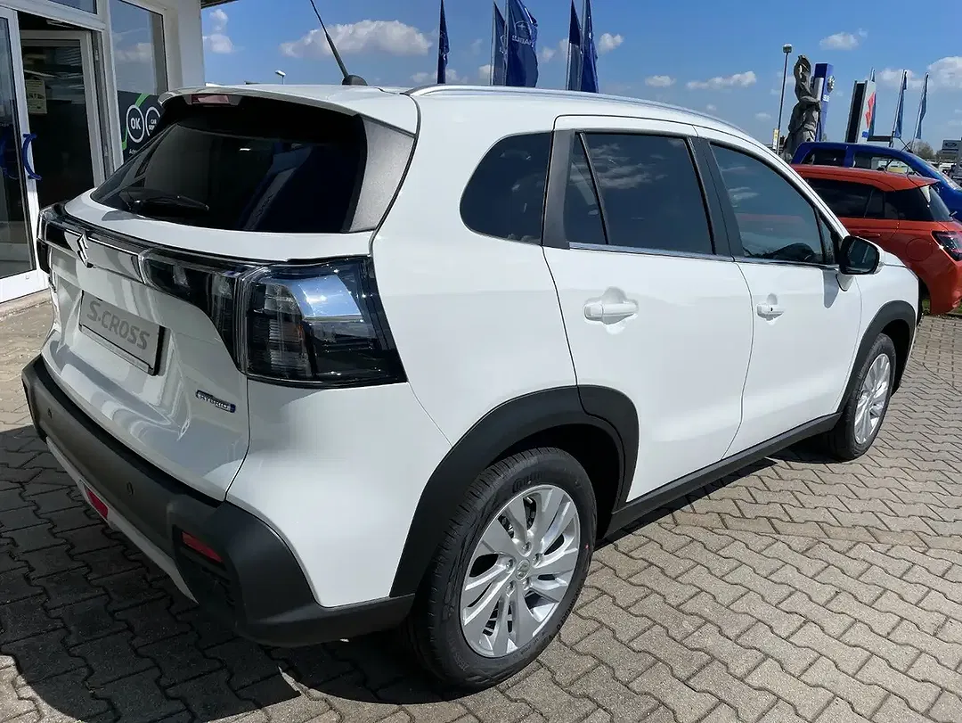 Suzuki S-Cross - Thumbnail 2