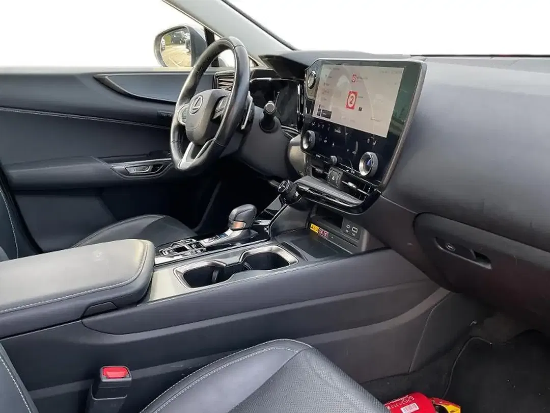 Lexus NX 450h+ - Thumbnail 6