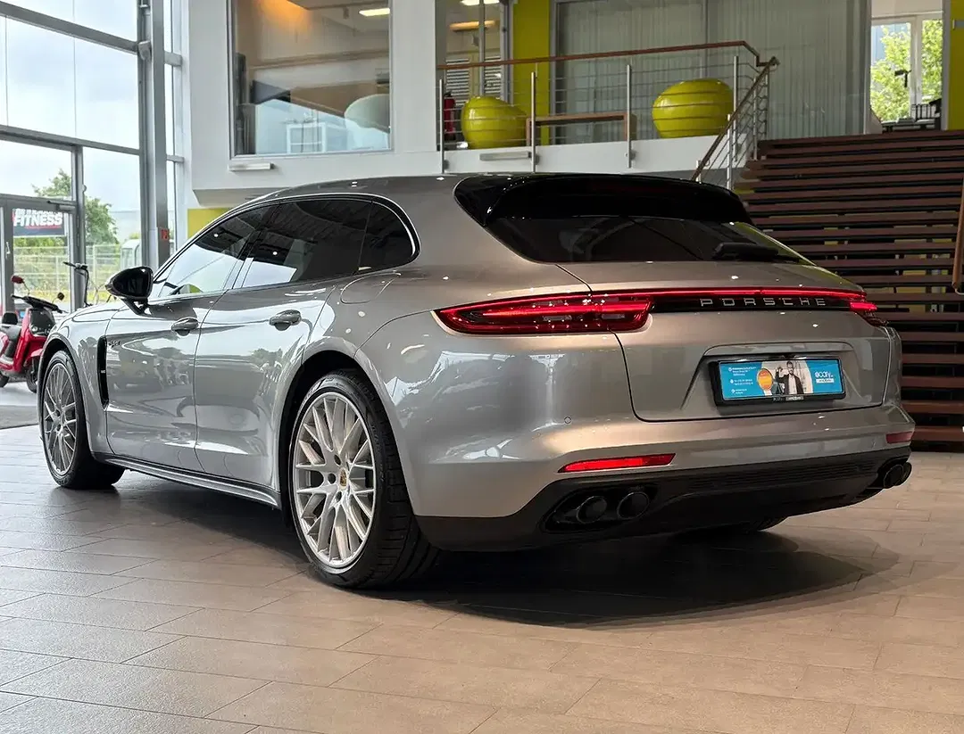 Porsche Panamera - Thumbnail 3