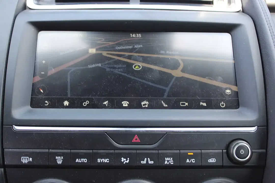 Jaguar E-Pace - Thumbnail 13