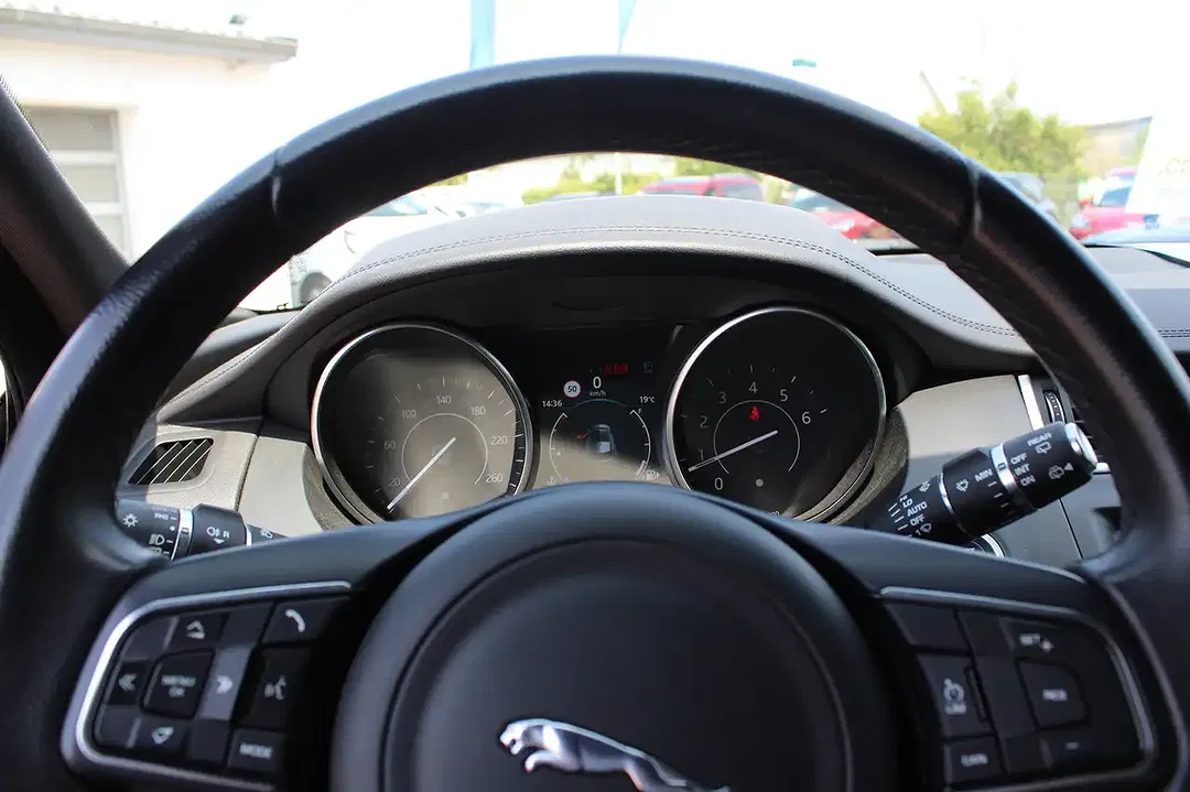 Jaguar E-Pace - Thumbnail 15