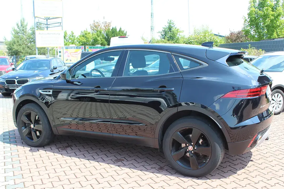 Jaguar E-Pace - Thumbnail 4