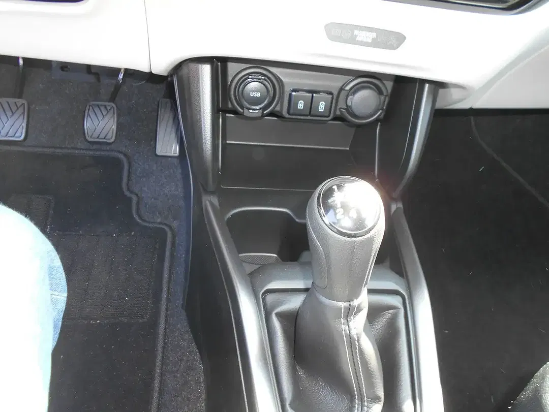 Suzuki Swift - Thumbnail 14