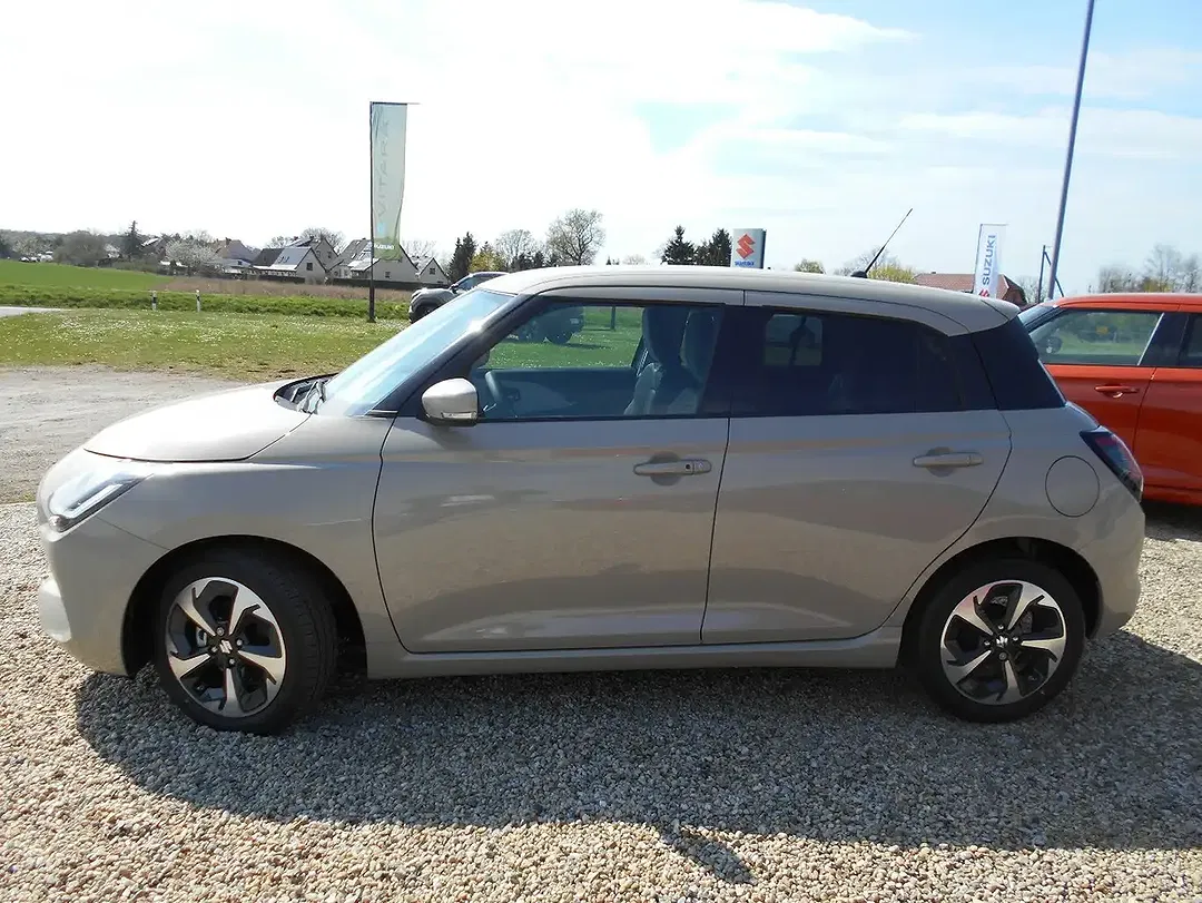 Suzuki Swift - Thumbnail 3