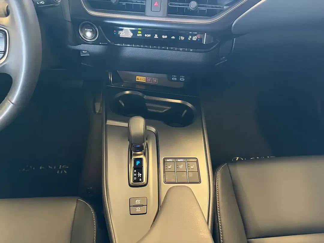 Lexus UX 300h - Thumbnail 11