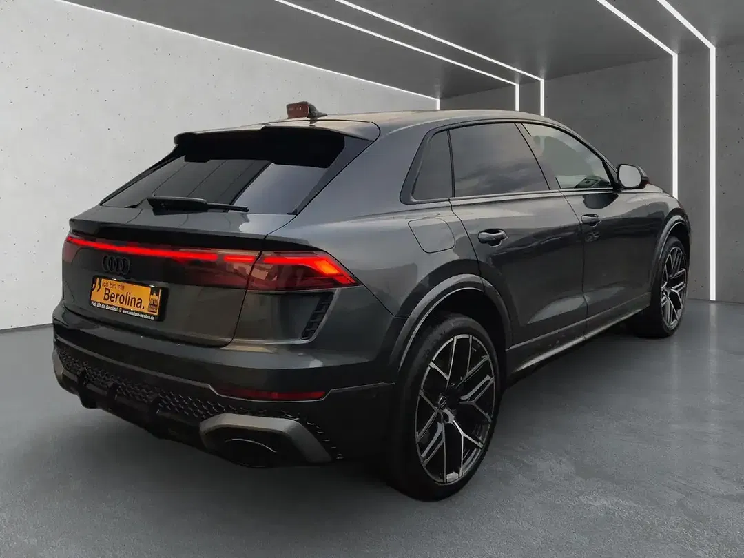 Audi RS Q8 - Thumbnail 3