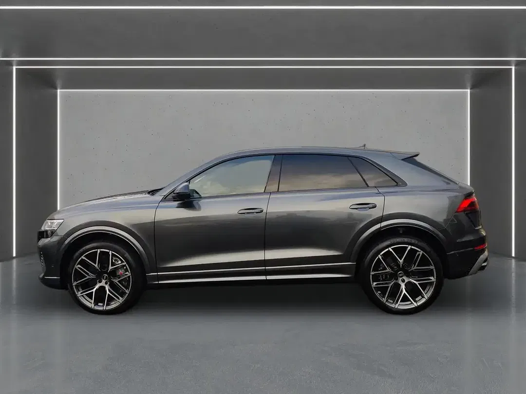 Audi RS Q8 - Thumbnail 4