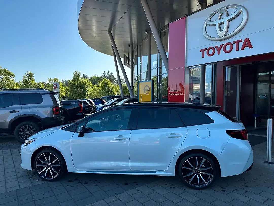 Toyota Corolla - Thumbnail 3