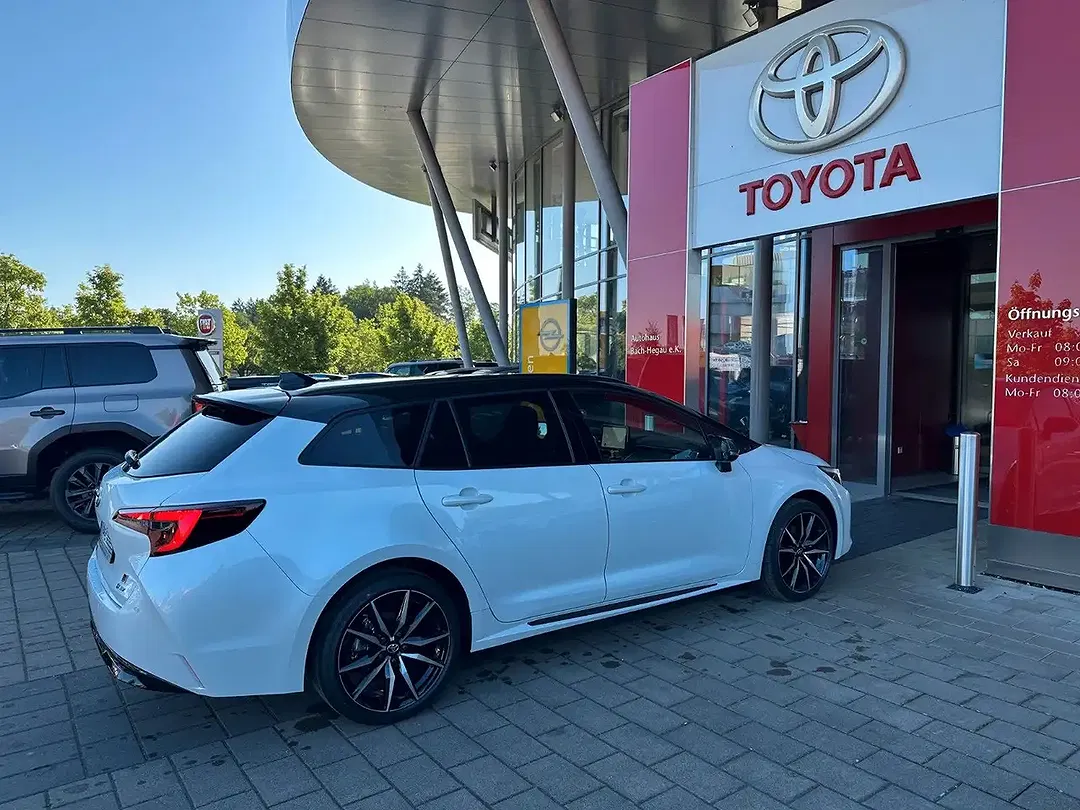 Toyota Corolla - Thumbnail 6