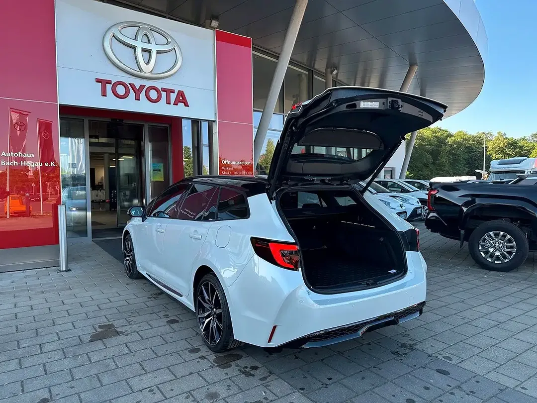 Toyota Corolla - Thumbnail 9