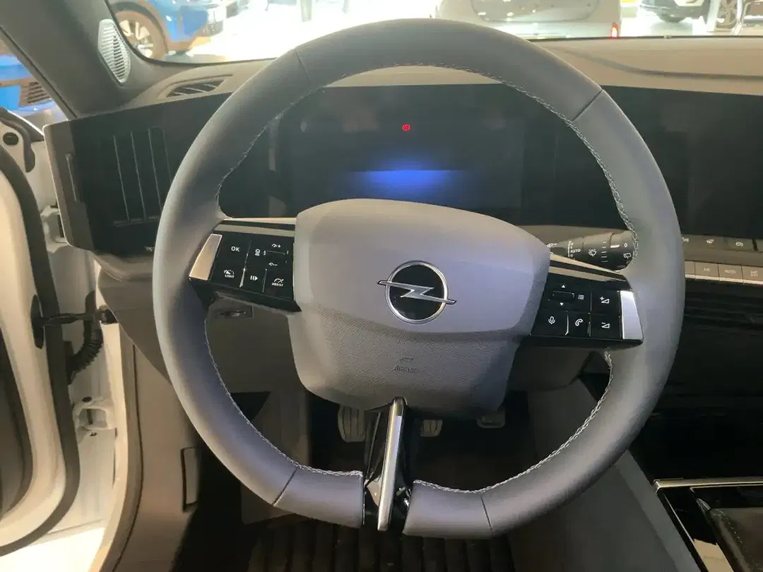 Opel Astra - Thumbnail 11