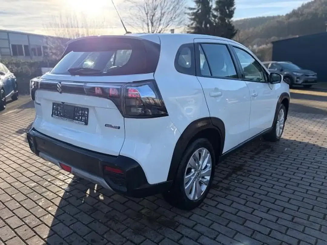 Suzuki SX4 S-Cross - Thumbnail 4