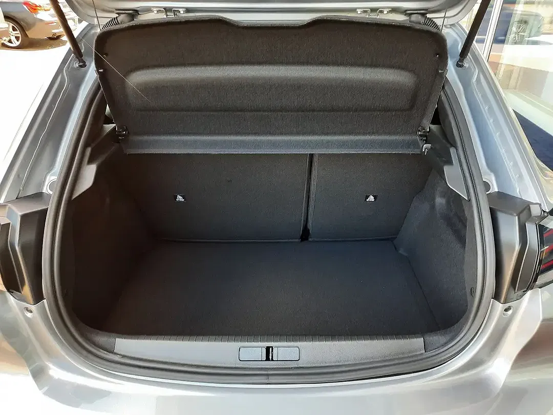 Peugeot 208 - Thumbnail 14