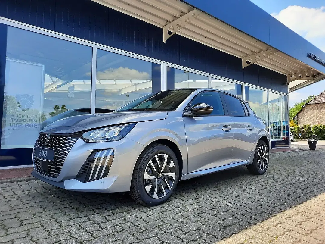 Peugeot 208 - Thumbnail 3