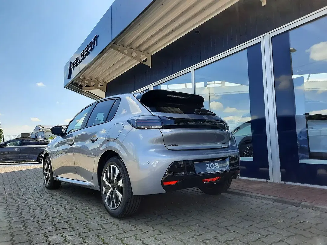 Peugeot 208 - Thumbnail 5