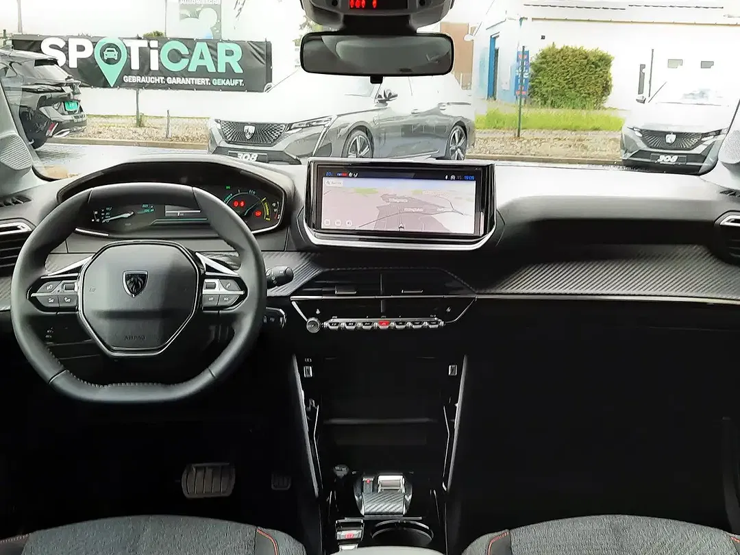 Peugeot 208 - Thumbnail 9