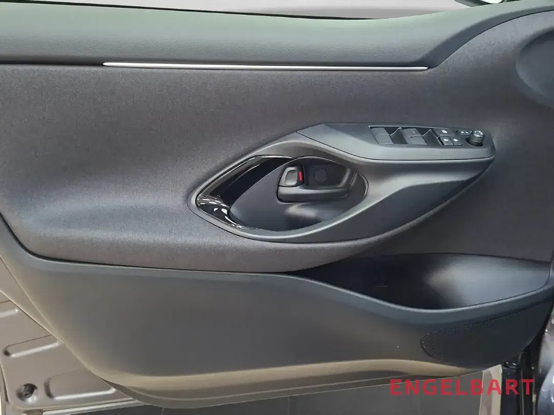 Toyota Yaris - Thumbnail 9