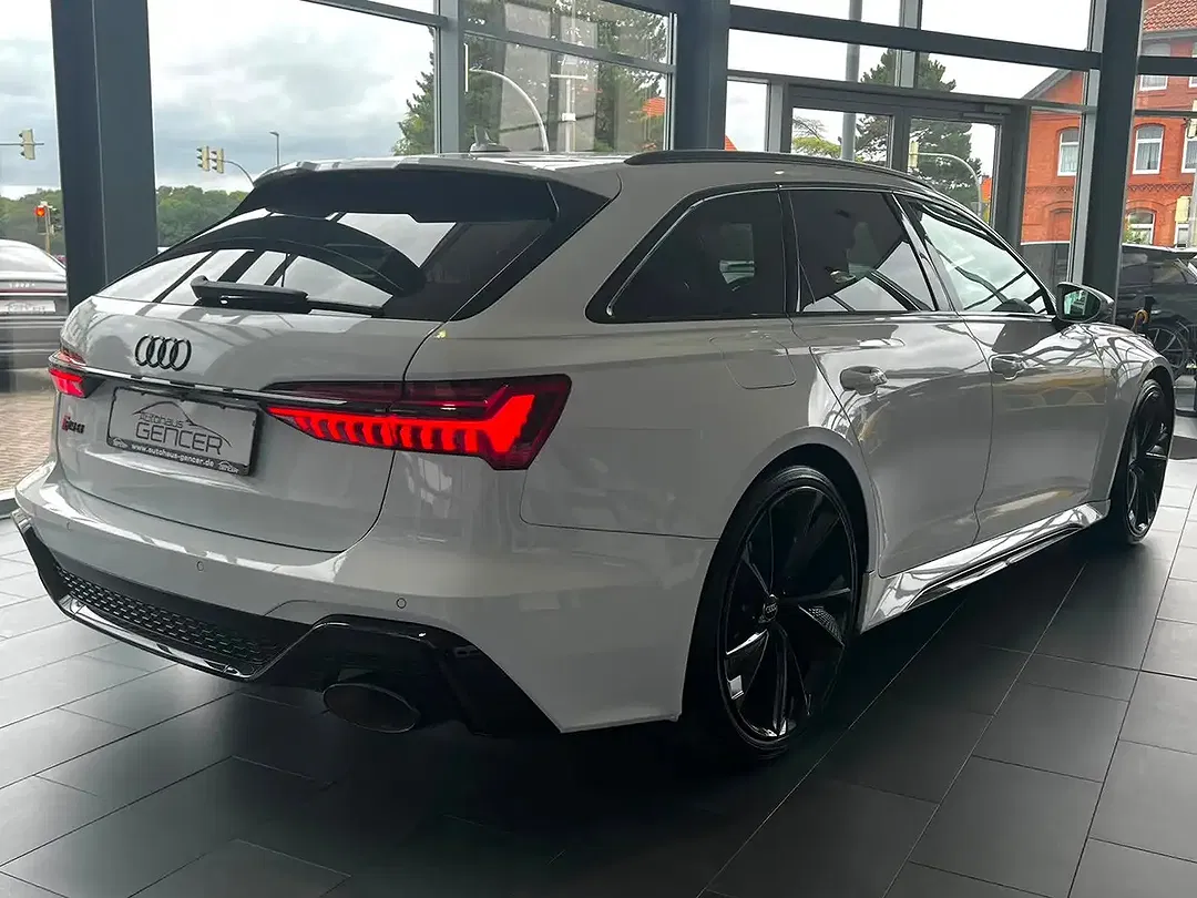 Audi RS6 - Thumbnail 4