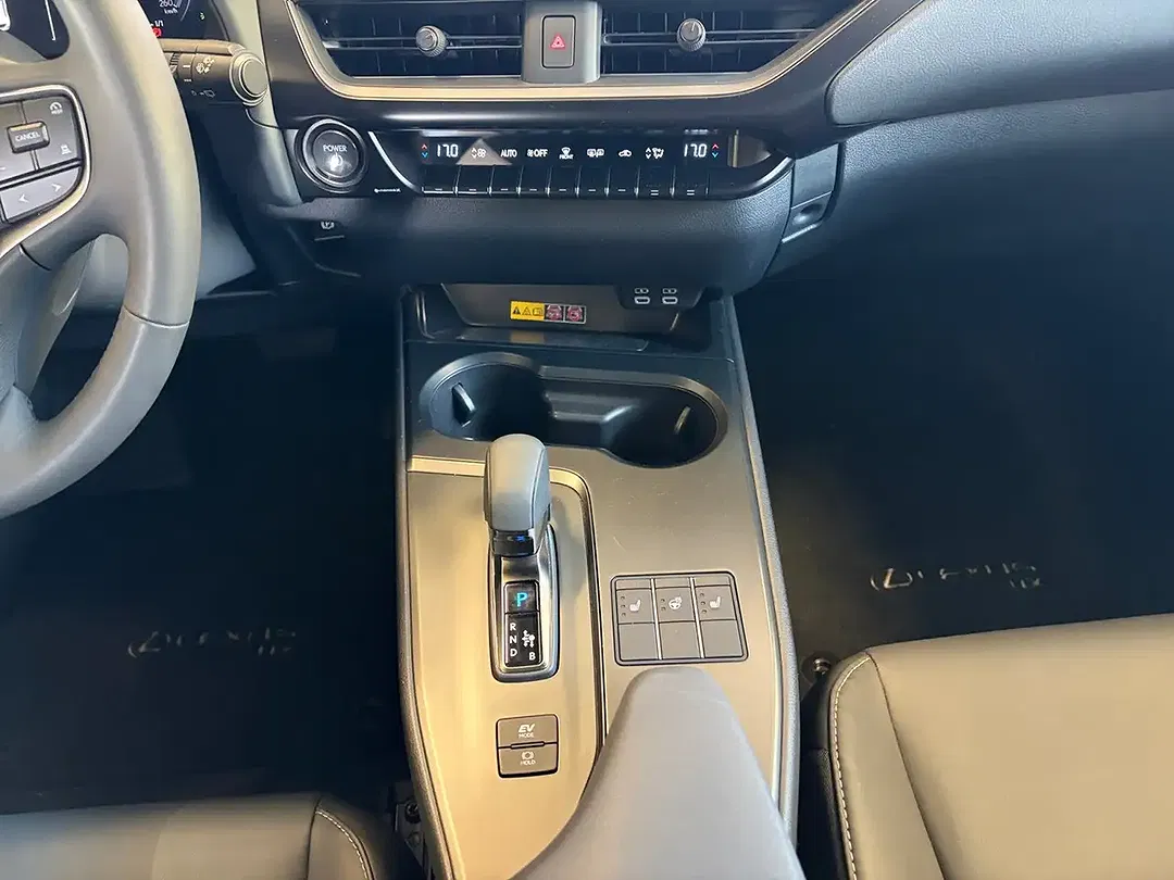 Lexus UX 300h - Thumbnail 11