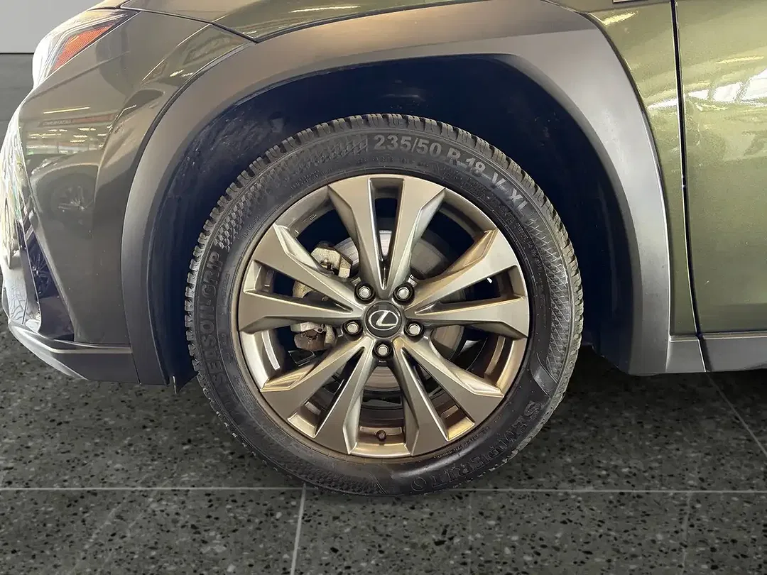 Lexus UX 300h - Thumbnail 14