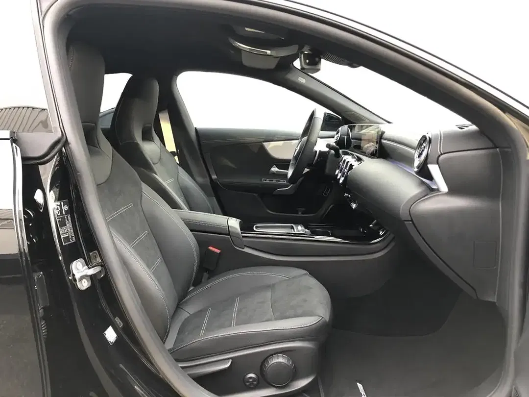 Mercedes-Benz CLA 200 - Thumbnail 3