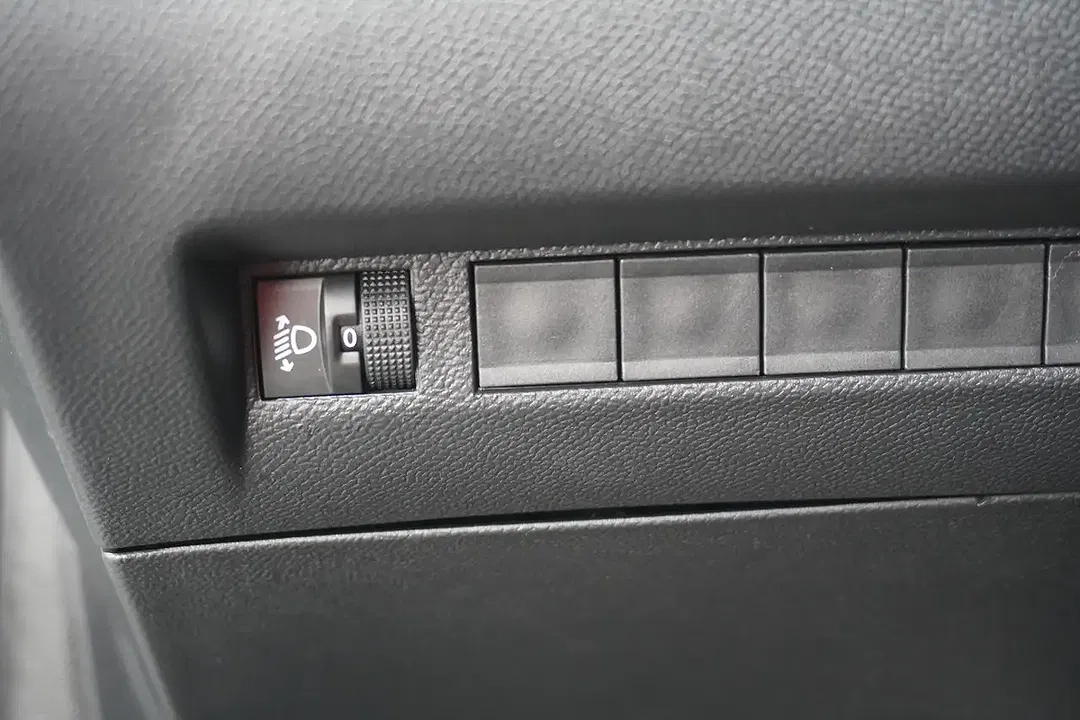 Peugeot 208 - Thumbnail 14
