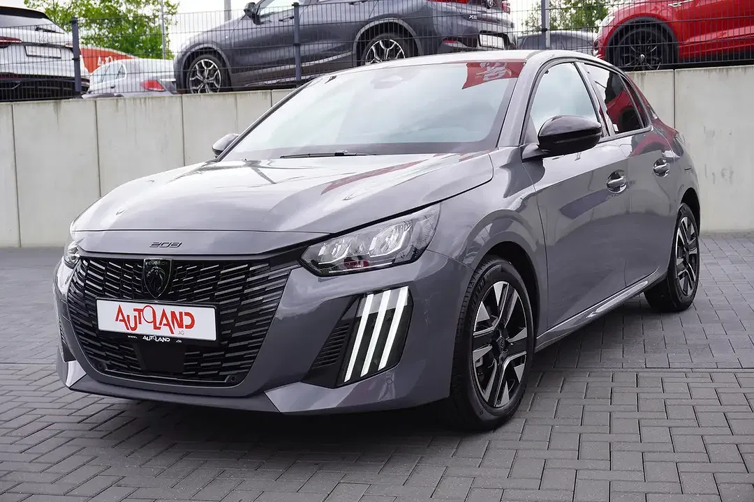 Peugeot 208 - Thumbnail 1