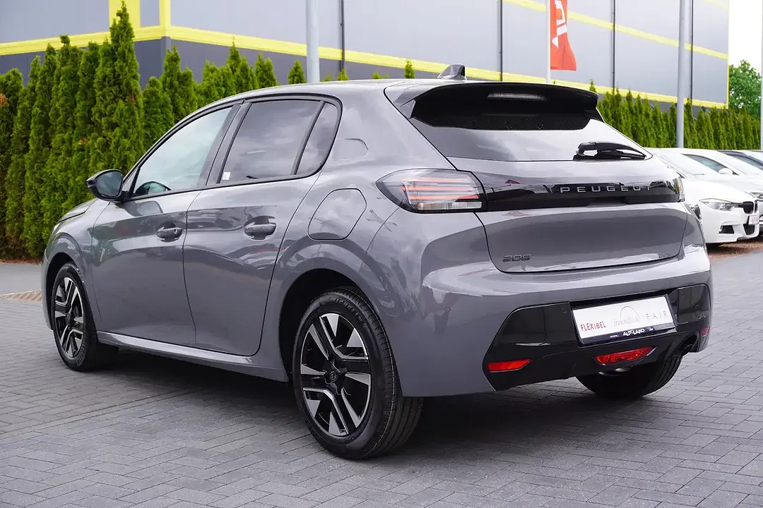 Peugeot 208 - Thumbnail 2