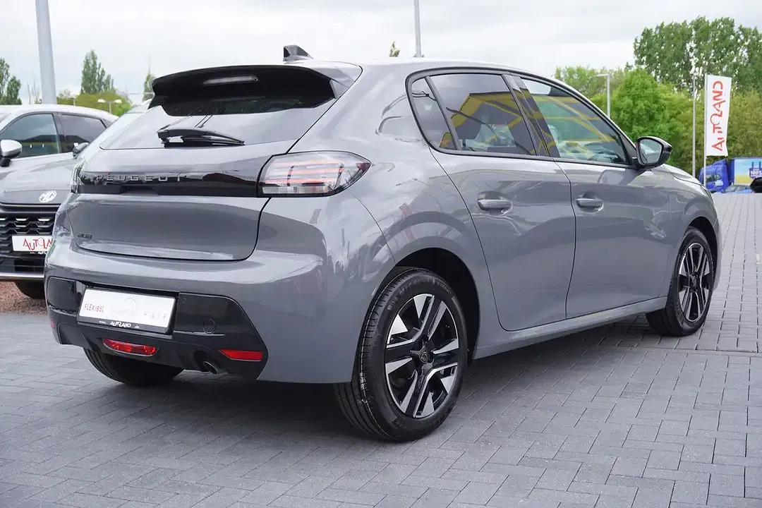 Peugeot 208 - Thumbnail 4