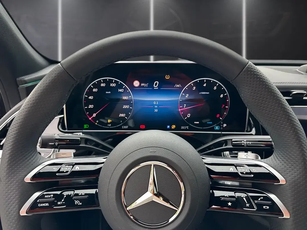 Mercedes-Benz E 200 - Thumbnail 19