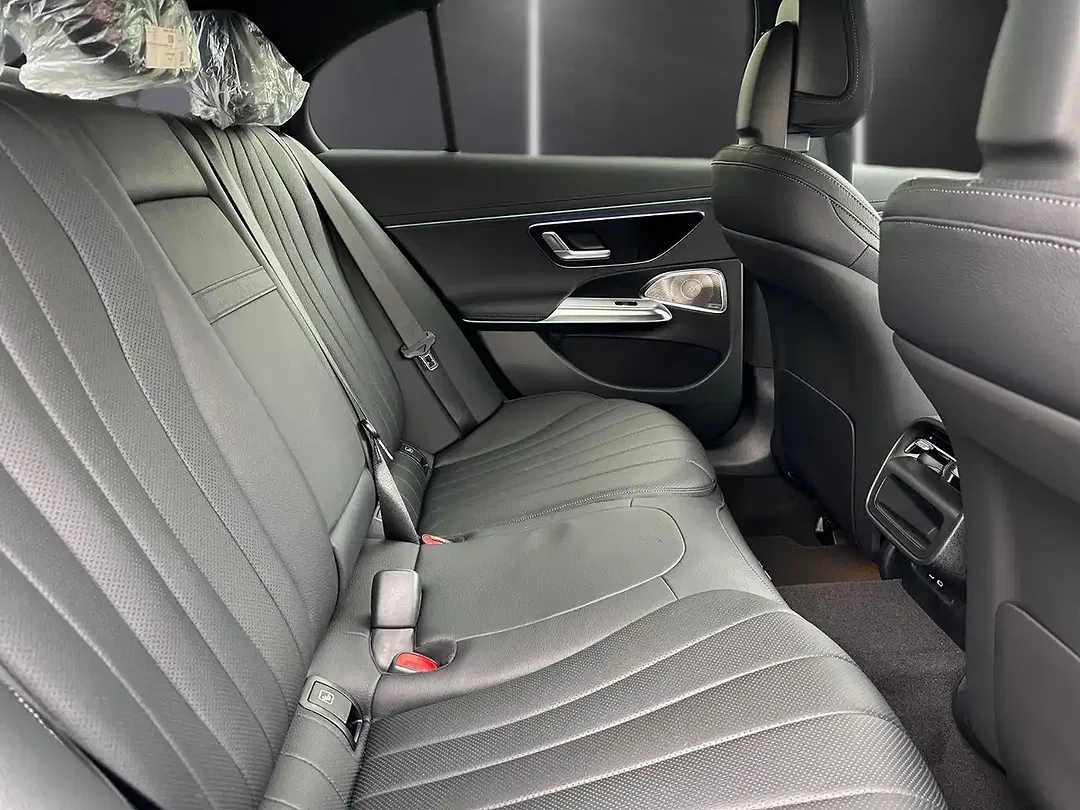 Mercedes-Benz E 200 - Thumbnail 21