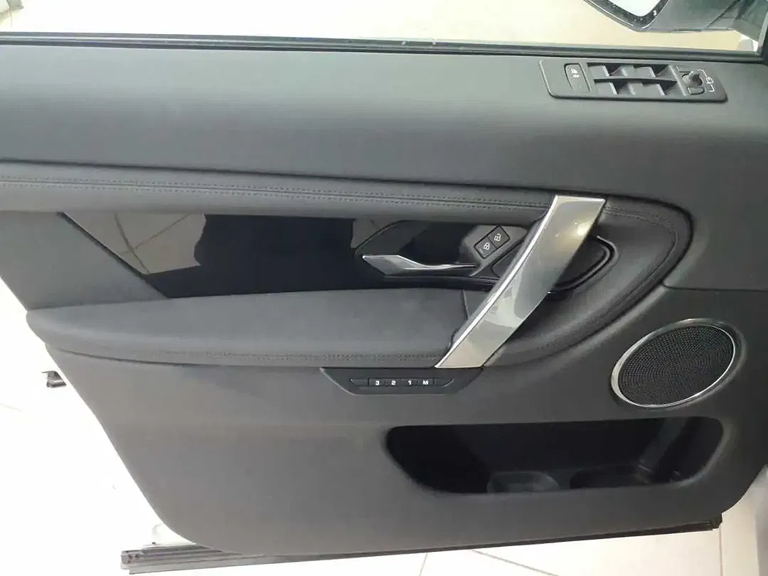 Land Rover Discovery - Thumbnail 4
