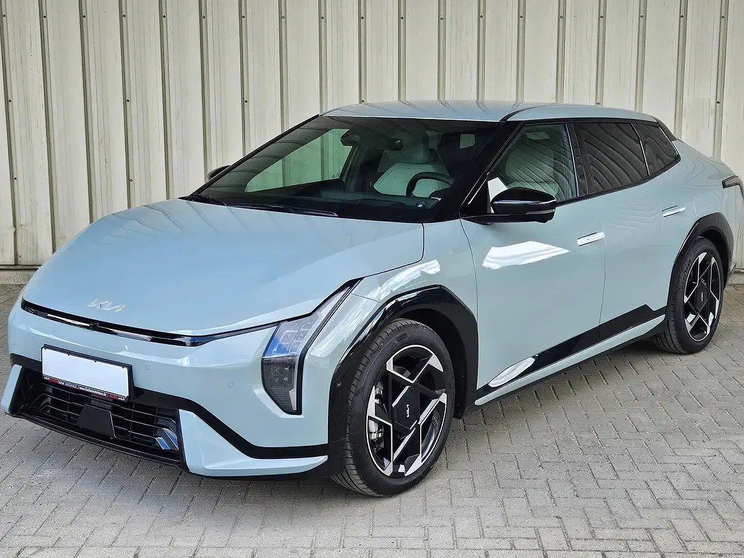 Kia EV4 - Thumbnail 15