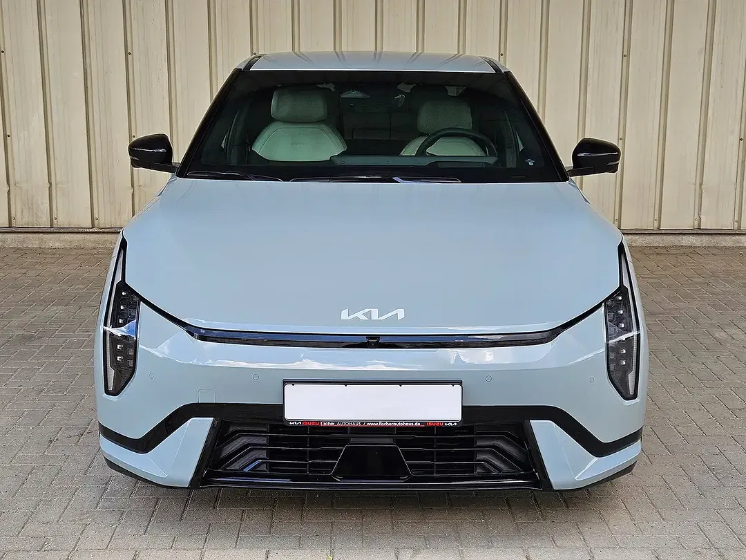 Kia EV4 - Thumbnail 2