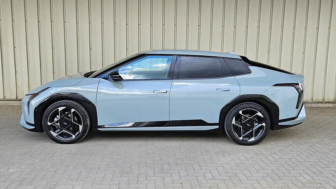 Kia EV4 - Thumbnail 3