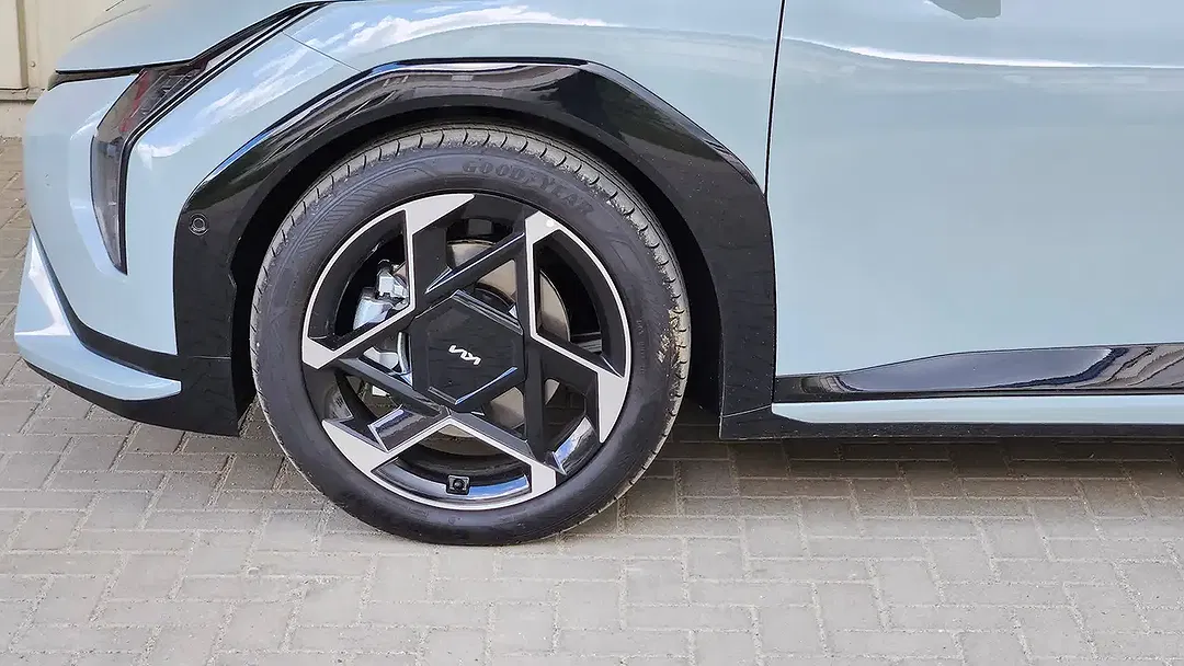 Kia EV4 - Thumbnail 4