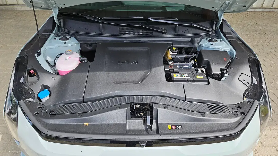 Kia EV4 - Thumbnail 5