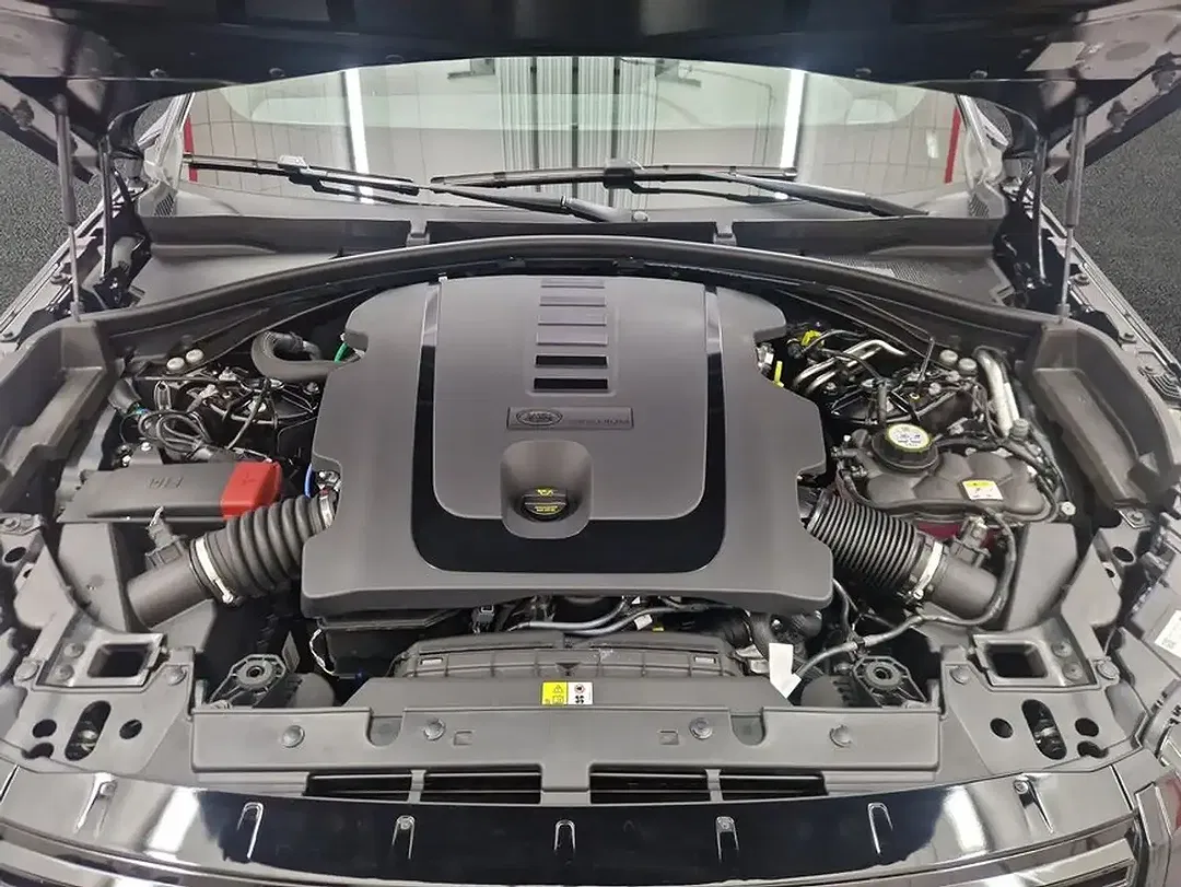 Land Rover Range Rover Velar - Thumbnail 10