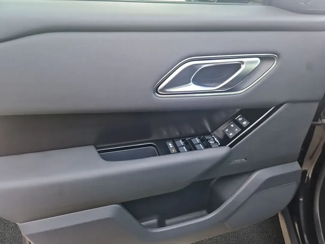 Land Rover Range Rover Velar - Thumbnail 13