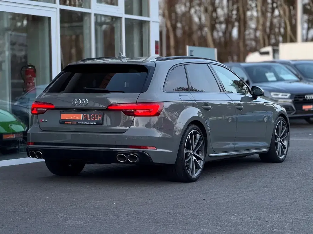 Audi S4 - Thumbnail 4