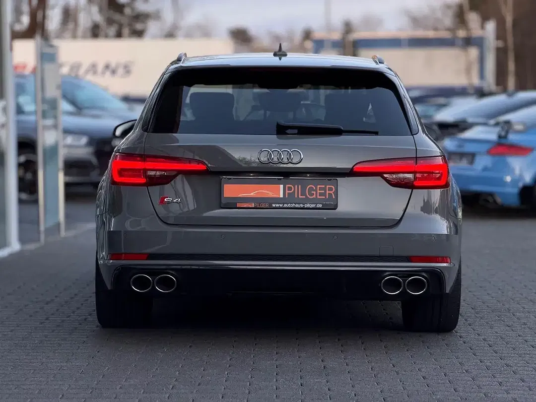 Audi S4 - Thumbnail 5