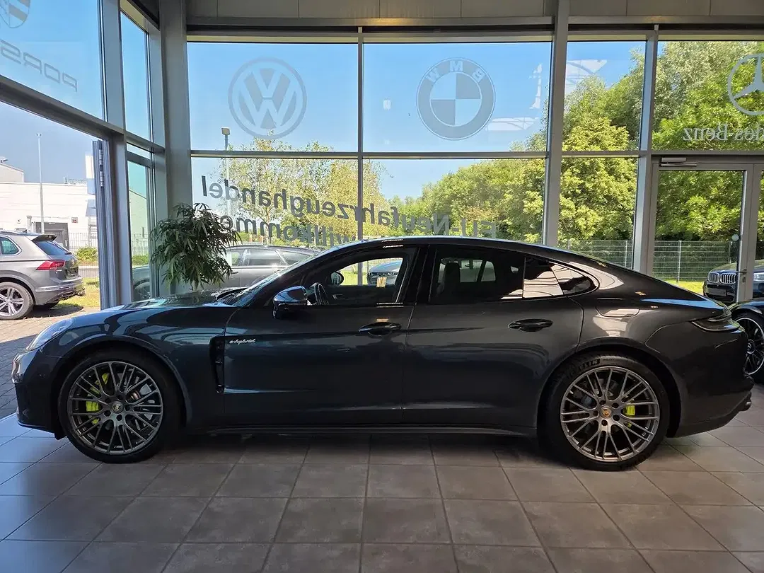 Porsche Panamera - Thumbnail 2