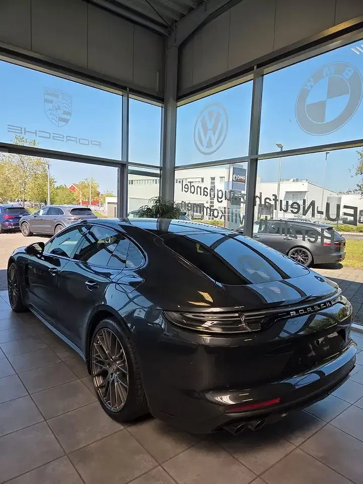 Porsche Panamera - Thumbnail 3