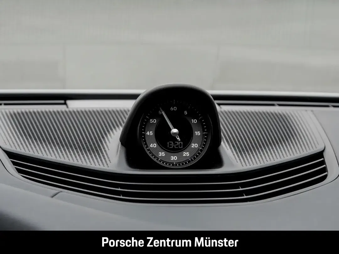 Porsche Taycan - Thumbnail 10