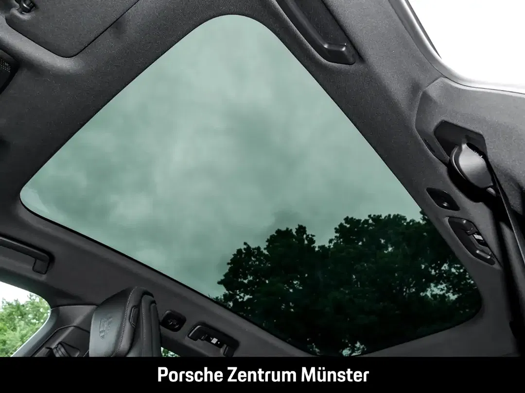 Porsche Taycan - Thumbnail 11