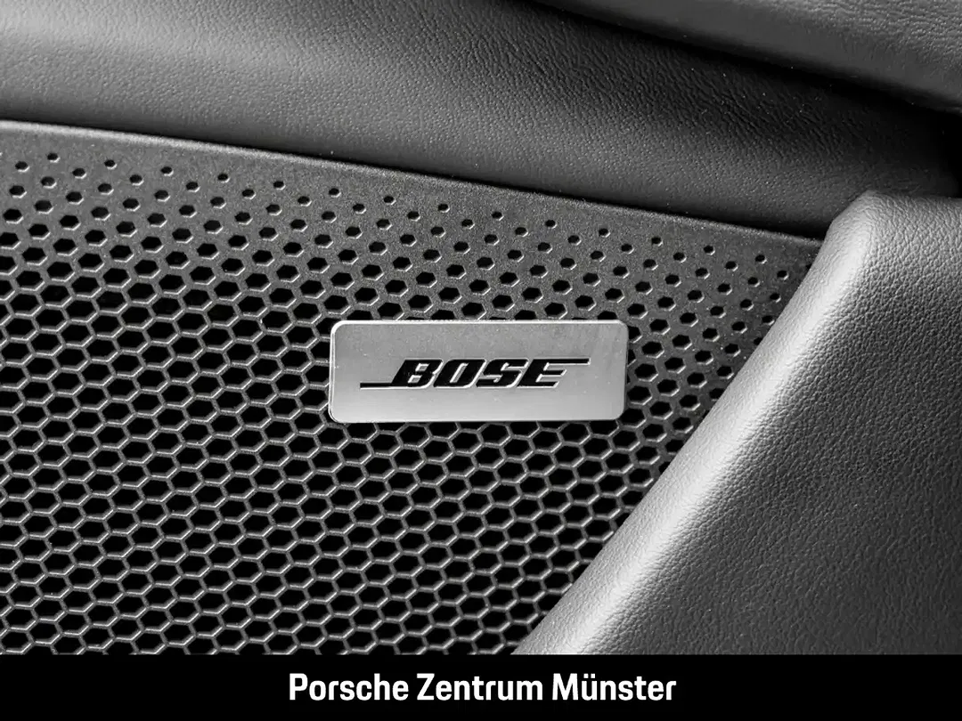 Porsche Taycan - Thumbnail 12