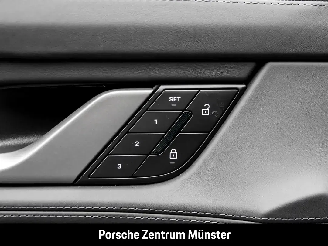 Porsche Taycan - Thumbnail 15